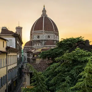 https://penthhouse-le-terrazze-duomo-view.it-tuscanyhotel.com